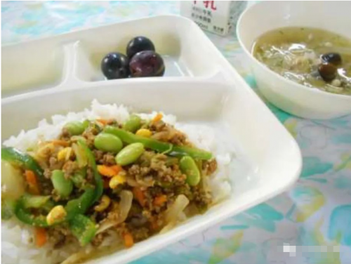 （转）真实经历：日本公立小学午餐到底怎么样？[16P]